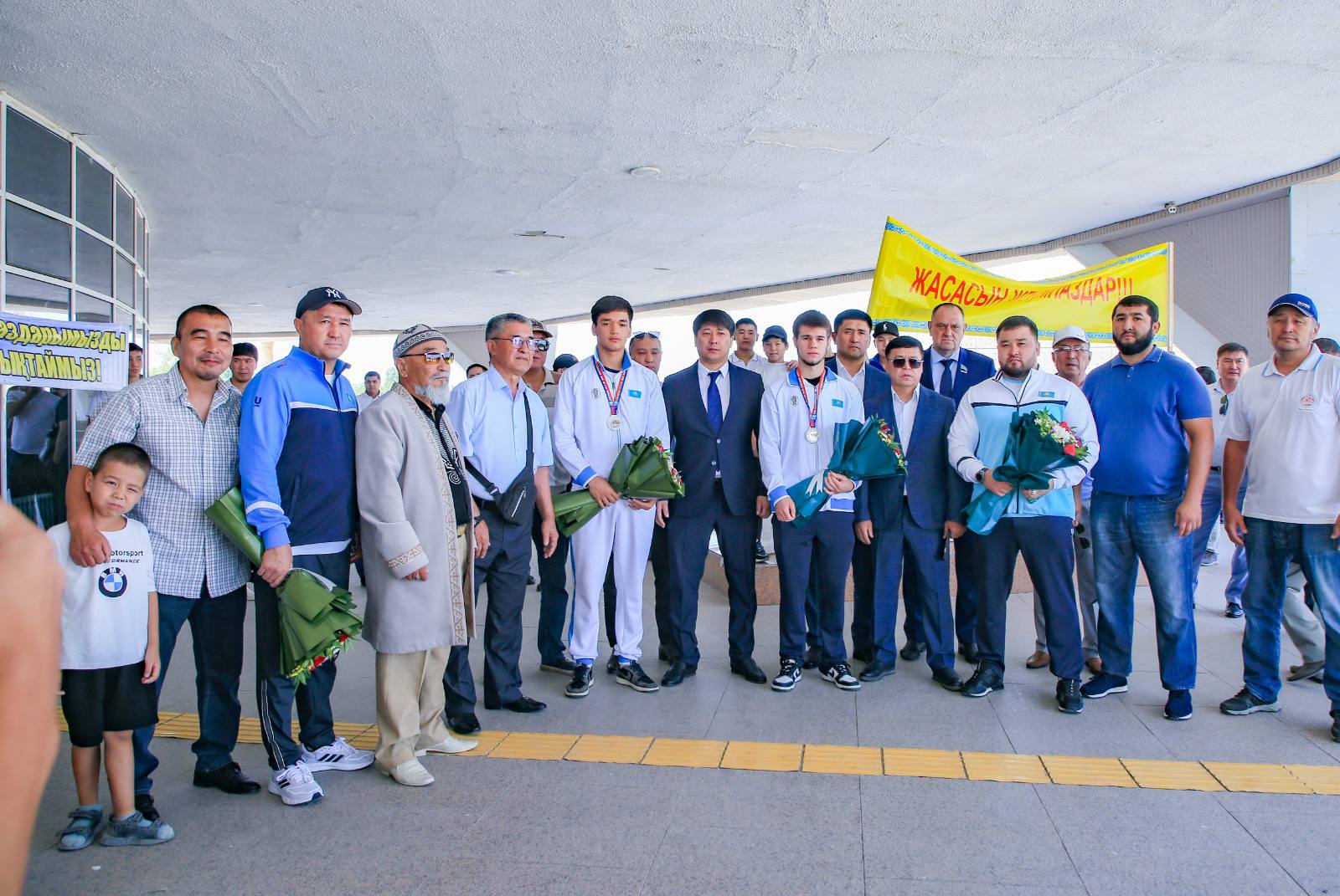 Стиккам жыныстық қатынас Жетілген әйелдің қынапшасының жақыннан түсірілген бейнесі