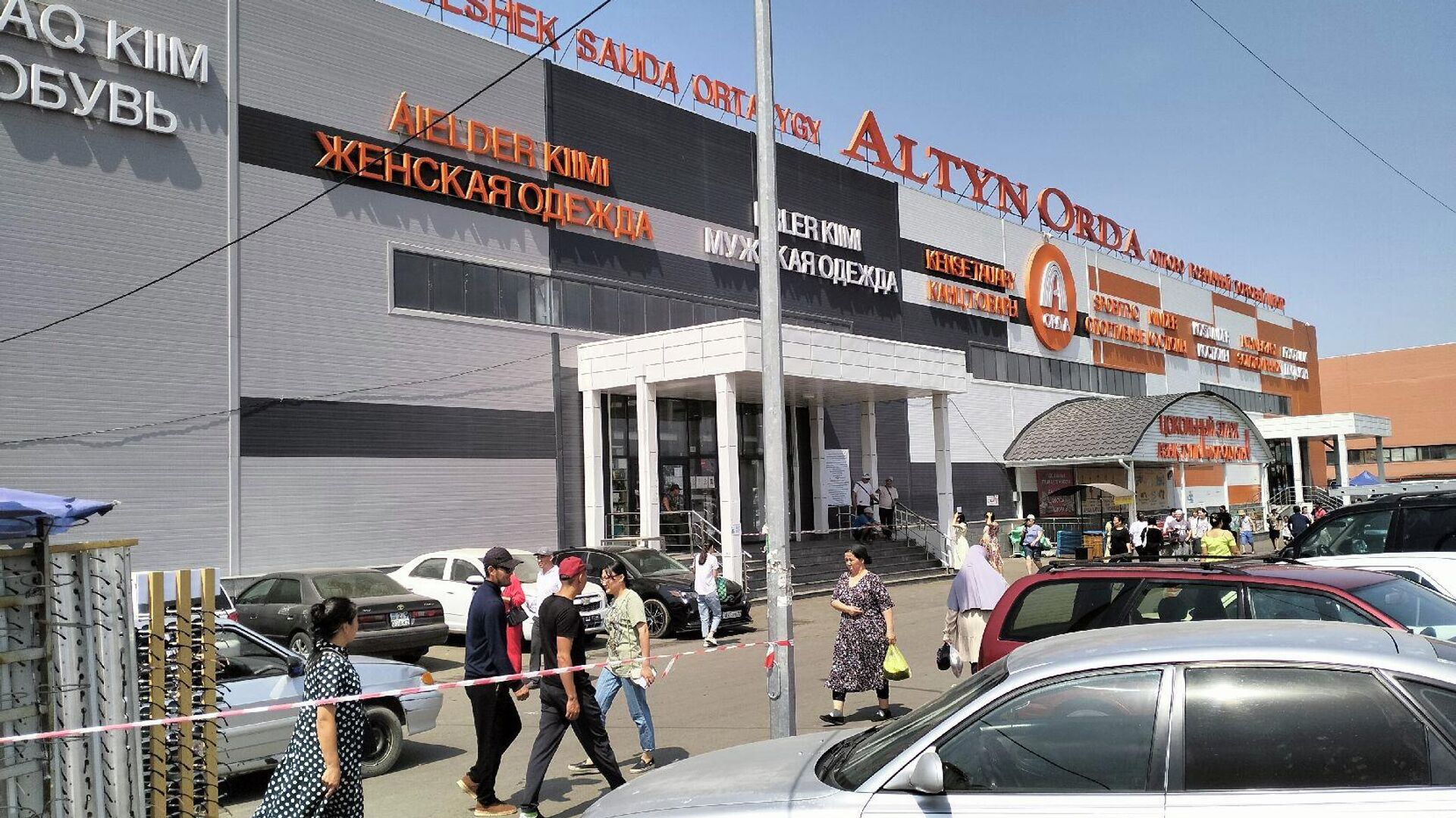 Новый скандал на "Алтын Орде": торговцы заявили, что отдали 1,5 млрд за призрачный павильон
