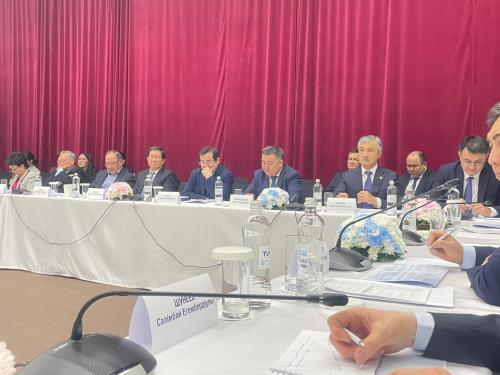 Дөңгелек үстел өтті. 