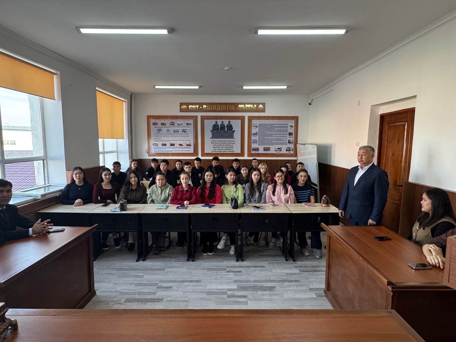 «ЖАҢАРУ» РҚБ-гі өкілінің студент жастармен кездесуі
