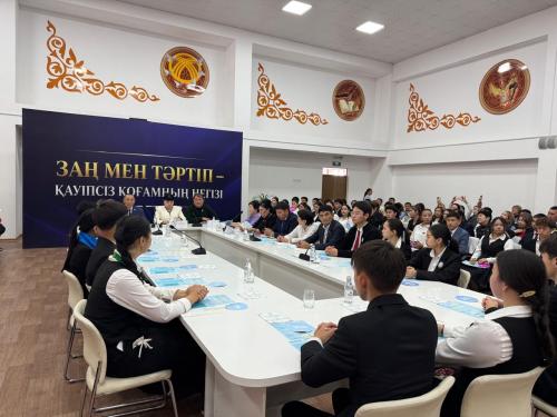 «Заң мен тәртіп» қағидаты аясында және «Жастарды құқықтық тәрбиелеу – сыбайлас жемқорлыққа қарсы дүниетанымның негізі» тақырыбында курс өтті