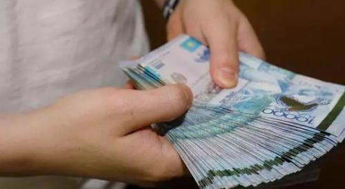 "Пытался дать взятку полицейскому": казахстанца задержали при передаче денег с поличным