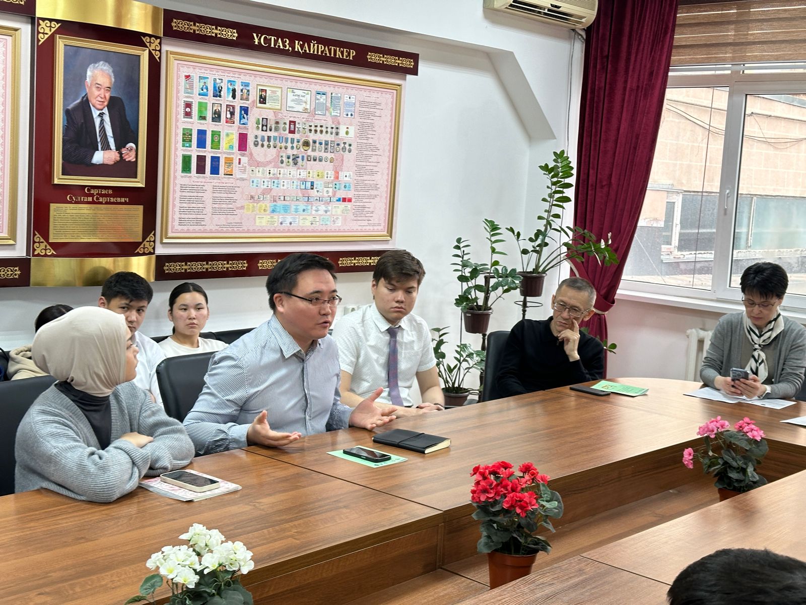 «Мәселеге жаңа көзқарас: Құқықтық сауттылық және студенттер сыбайлас жемқорлыққа қарсы күресте қалай көмектесе алады» атты дөңгелек стөл.