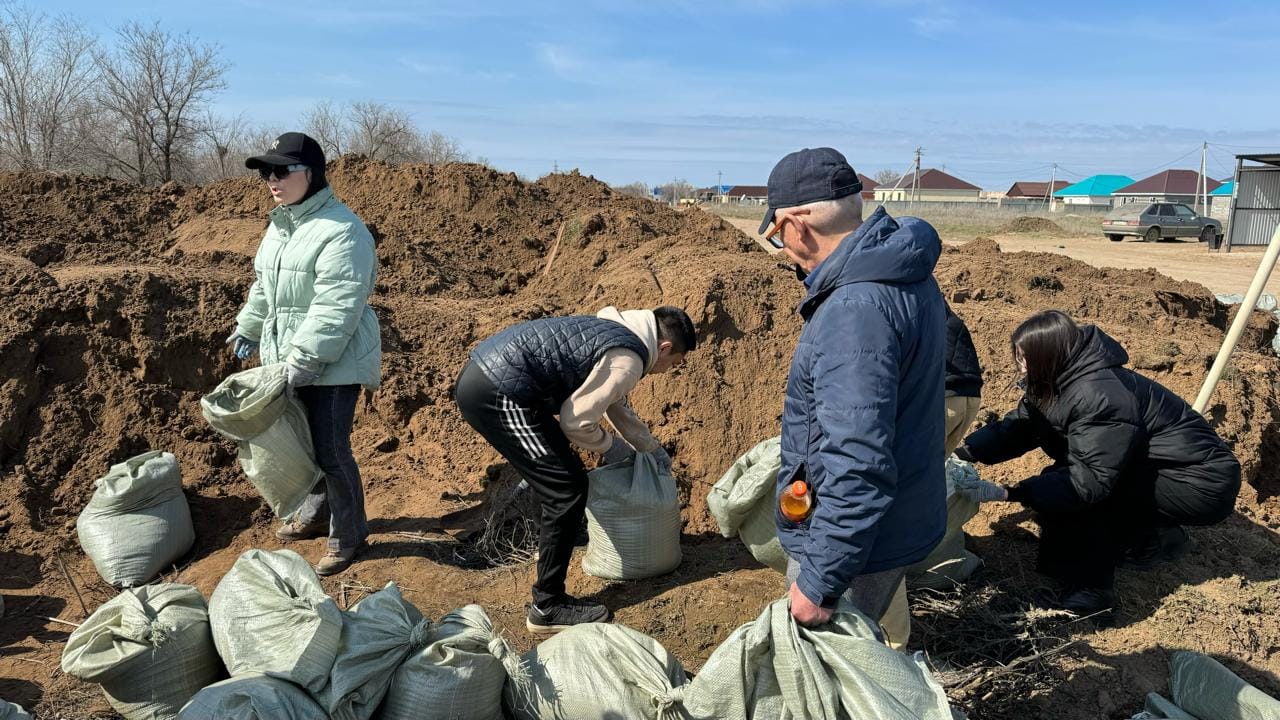Халық қалаулылары ортамызда.