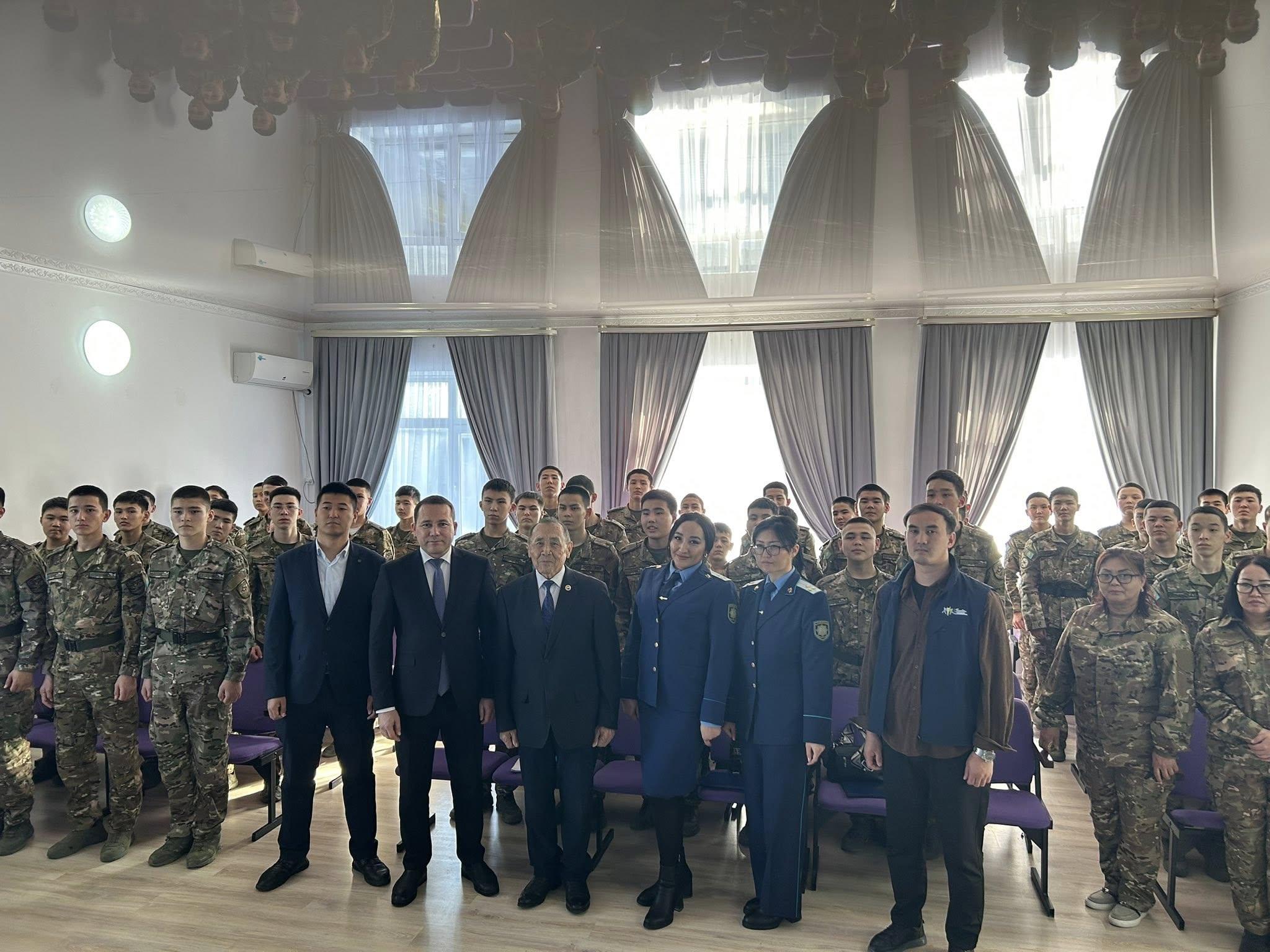 «АДАЛ ҚЫЗМЕТ – ОТАНҒА ҮЛЕС» ТАҚЫРЫБЫНДА  КАДЕТТЕРМЕН СҰХБАТТАСУ