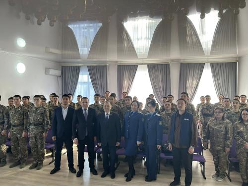 «АДАЛ ҚЫЗМЕТ – ОТАНҒА ҮЛЕС» ТАҚЫРЫБЫНДА  КАДЕТТЕРМЕН СҰХБАТТАСУ