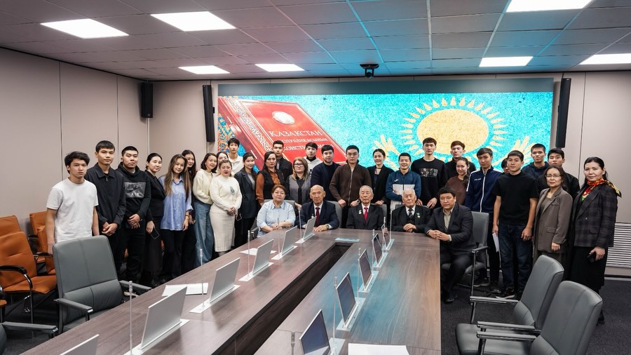 ✅«Әділетті Қазақстанның конституциялық тұғыры ретіндегі заң мен тәртіп» тақырыбындағы дөңгелек ү.jpg